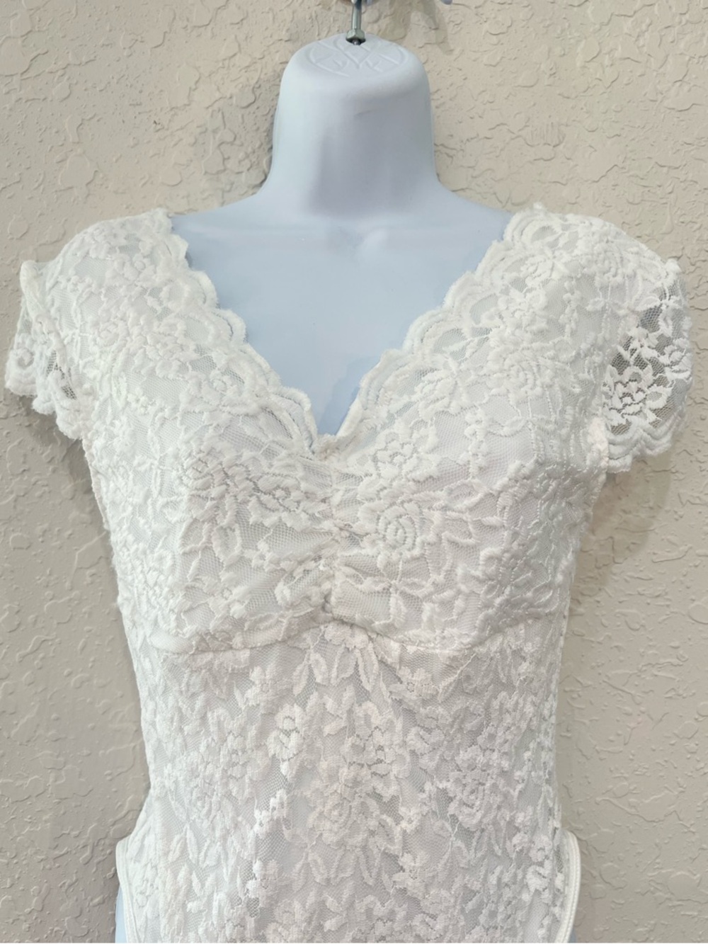 White Lace V Neck Bodysuit Cap Sleeve Sheer Floral Snap Closure - Picture 2 of 8